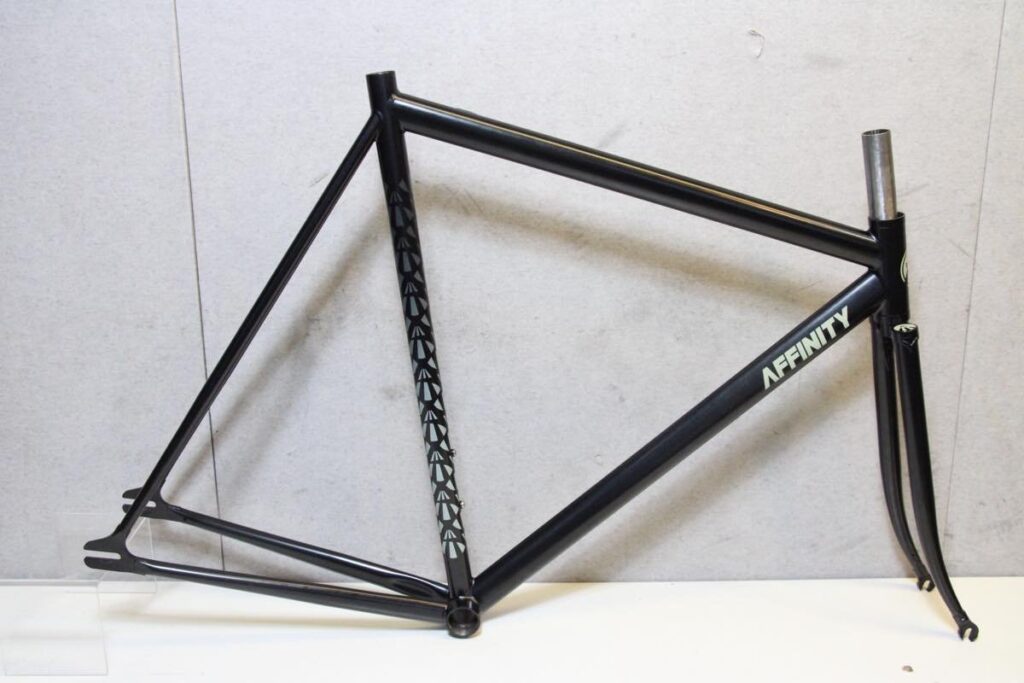 AFFINITY CYCLES（アフィニティ）｜LO PRO ピストフレーム｜超美品｜買取金額 77,000円